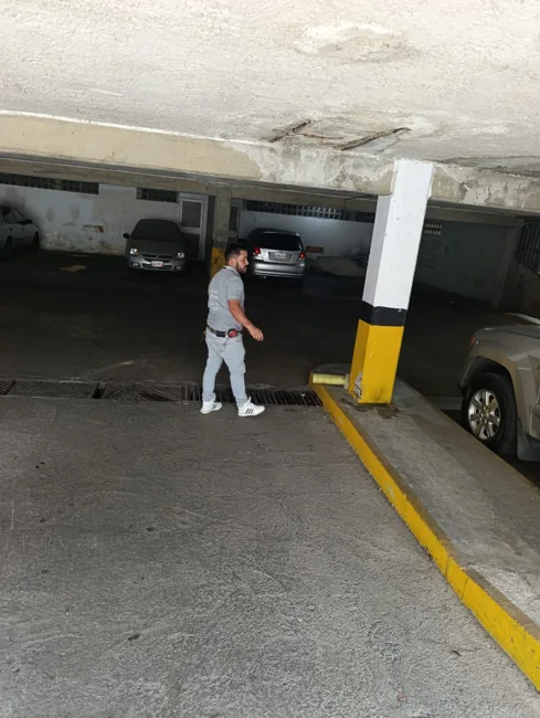 Vista de estacionamiento y condiciones de su cubierta