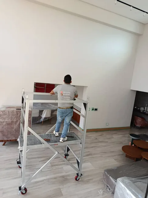 Preparación y trabajo en una pared interior