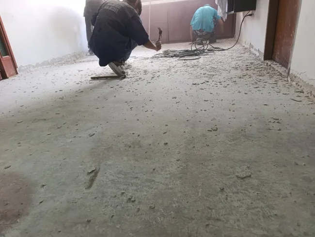 Preparación de superficie para renovar el piso